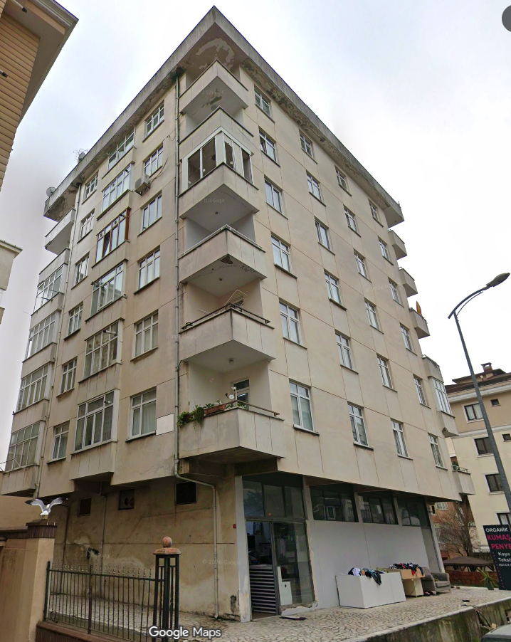 İstanbulda bina çökdü - Xəsarət alanlar var