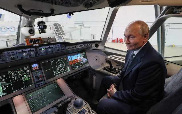Putinin təyyarəsi Moskvaya eniş edə bilmir
