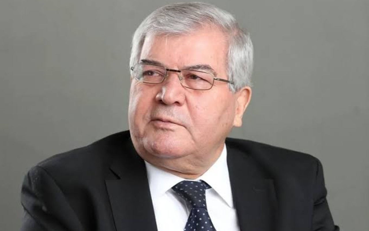 “Öz gənclik şəkillərinə baxsınlar” — Sabir Rüstəmxanlıdan hicab müzakirələrinə münasibət