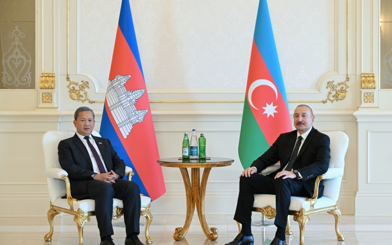 İlham Əliyevin Kambocanın Baş naziri ilə məhdud tərkibdə görüşü oldu - FOTOLAR