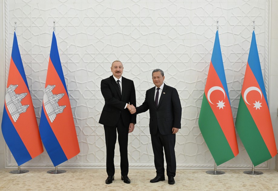 İlham Əliyev Kambocanın Baş nazirini qarşıladı - FOTOLAR