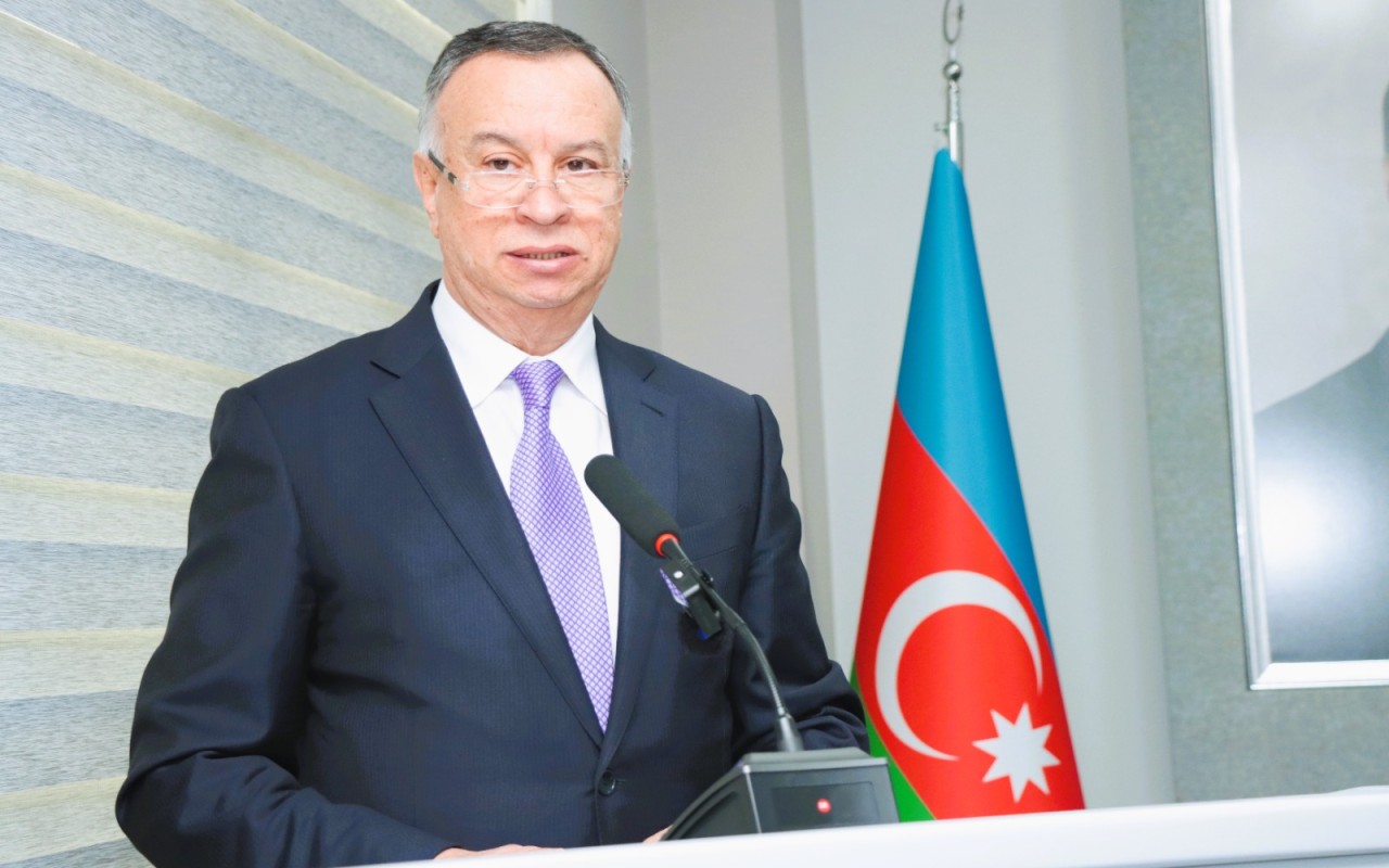 "Vahid məktəbli formasının üstünlükləri nələrdir?" - Elçin Quliyevdən açıqlama