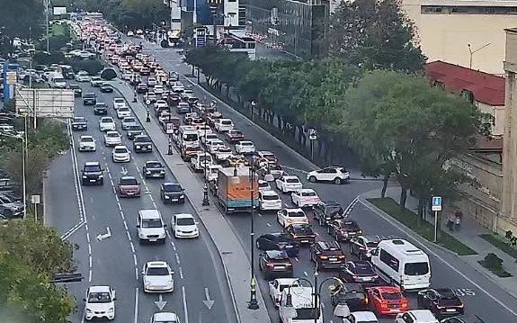 Bu yollarda tıxac var - SİYAHI