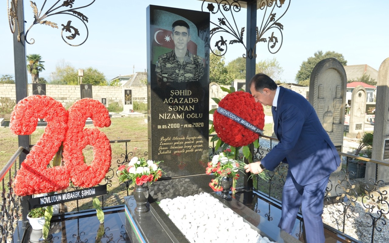 Taleh Qaraşov şəhid Sənan Ağazadənin məzarını ziyarət edib - FOTOLAR