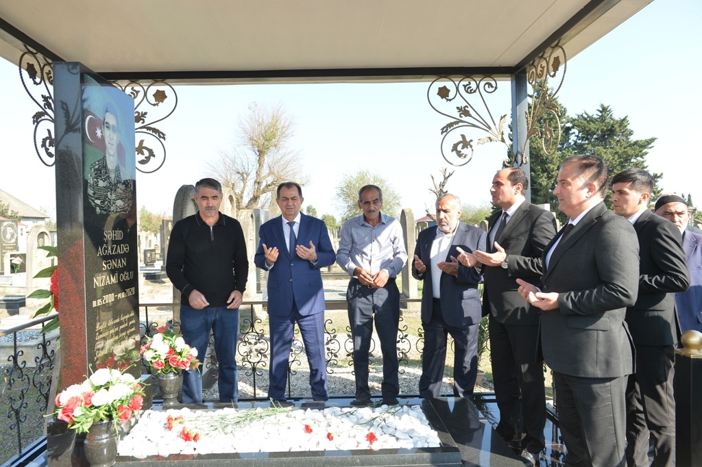 Taleh Qaraşov şəhid Sənan Ağazadənin məzarını ziyarət edib - FOTOLAR
