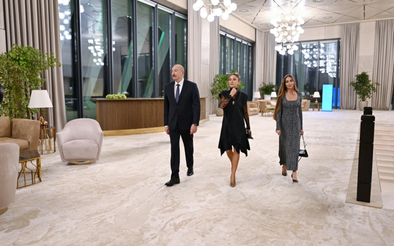 Prezident və ailə üzvləri qonaqlarla şam yeməyində - FOTOLAR