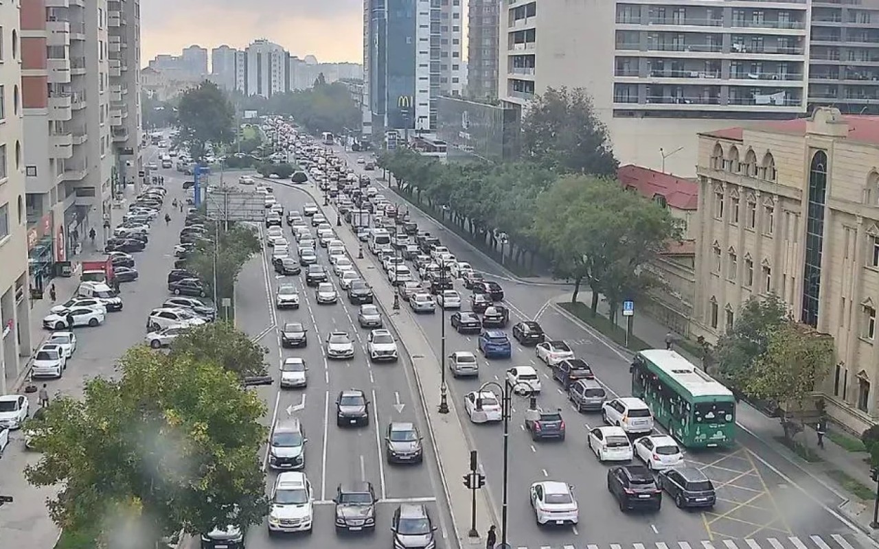 Bir çox yollarda tıxac yarandı - SİYAHI