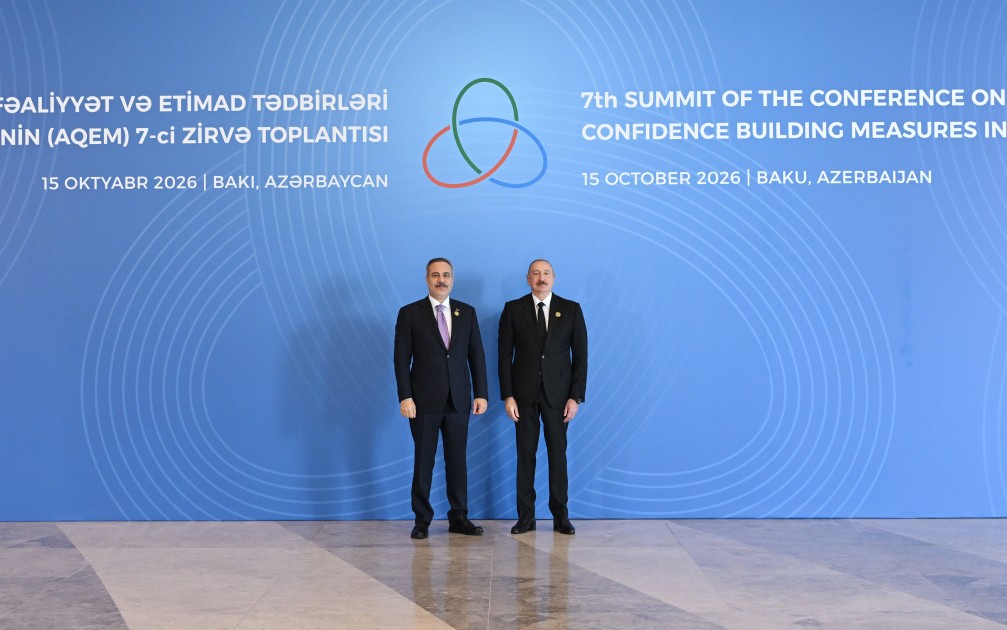 Prezident Bakıdakı Zirvə Toplantısında çıxış etdi - FOTOLAR (YENİLƏNİB)