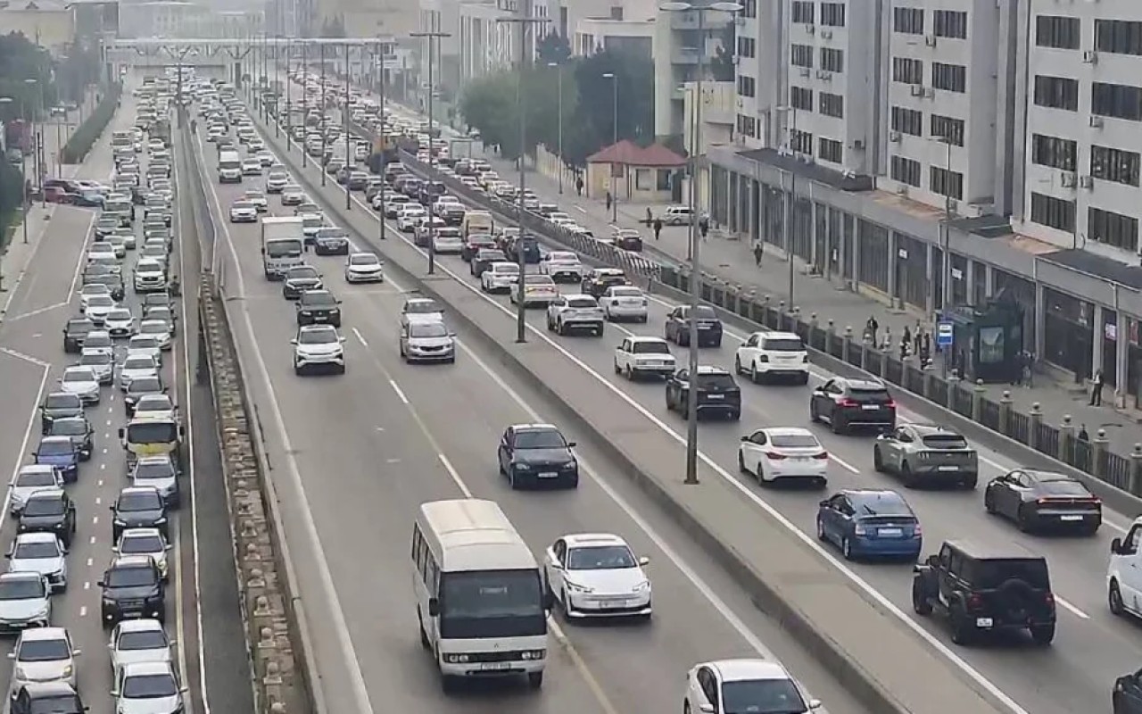 Bəzi yollarda tıxac yarandı - SİYAHI