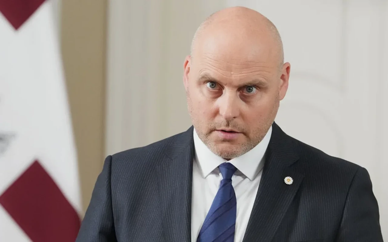 "Kruassan yeyib, qəhvə içmək istəyiriksə, Ukraynanı dəstəkləyək"