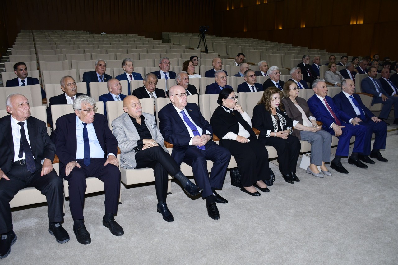 YAP İdarə Heyətinin yeni tərkibdə ilk iclası keçirildi - FOTOLAR
