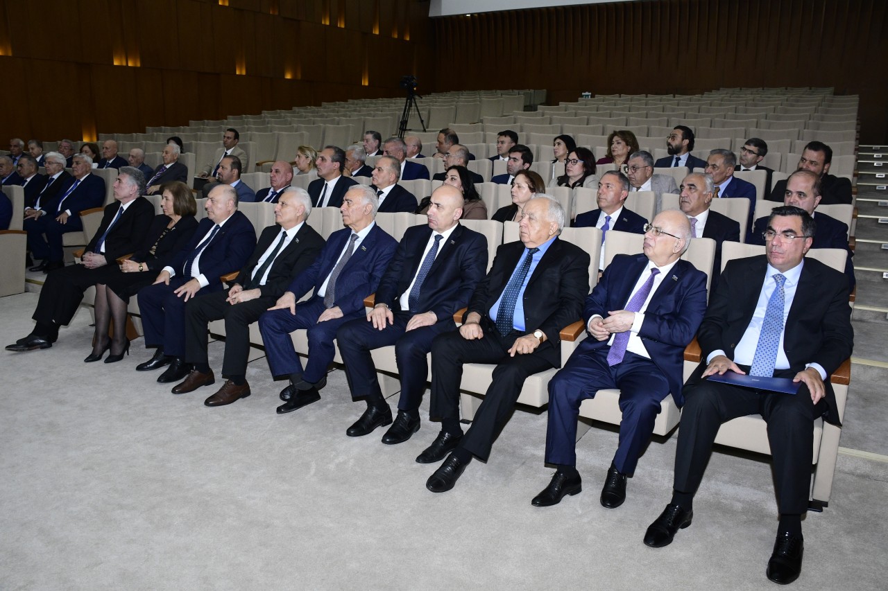 YAP İdarə Heyətinin yeni tərkibdə ilk iclası keçirildi - FOTOLAR