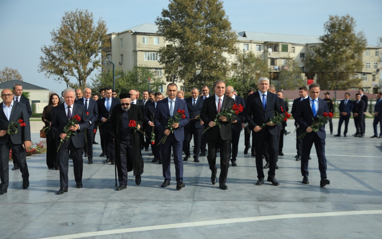 Gəncədə mülki şəhidlərin xatirəsi yad edilib - FOTOLAR