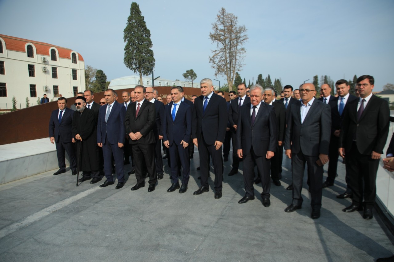 Gəncədə mülki şəhidlərin xatirəsi yad edilib - FOTOLAR