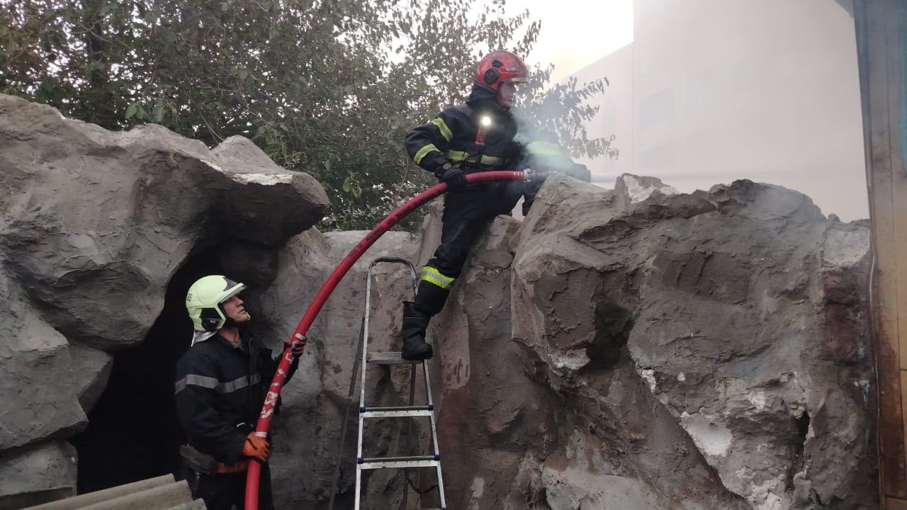 Xırdalanda yaşayış kompleksində baş verən yanğın söndürülüb - FOTOLAR