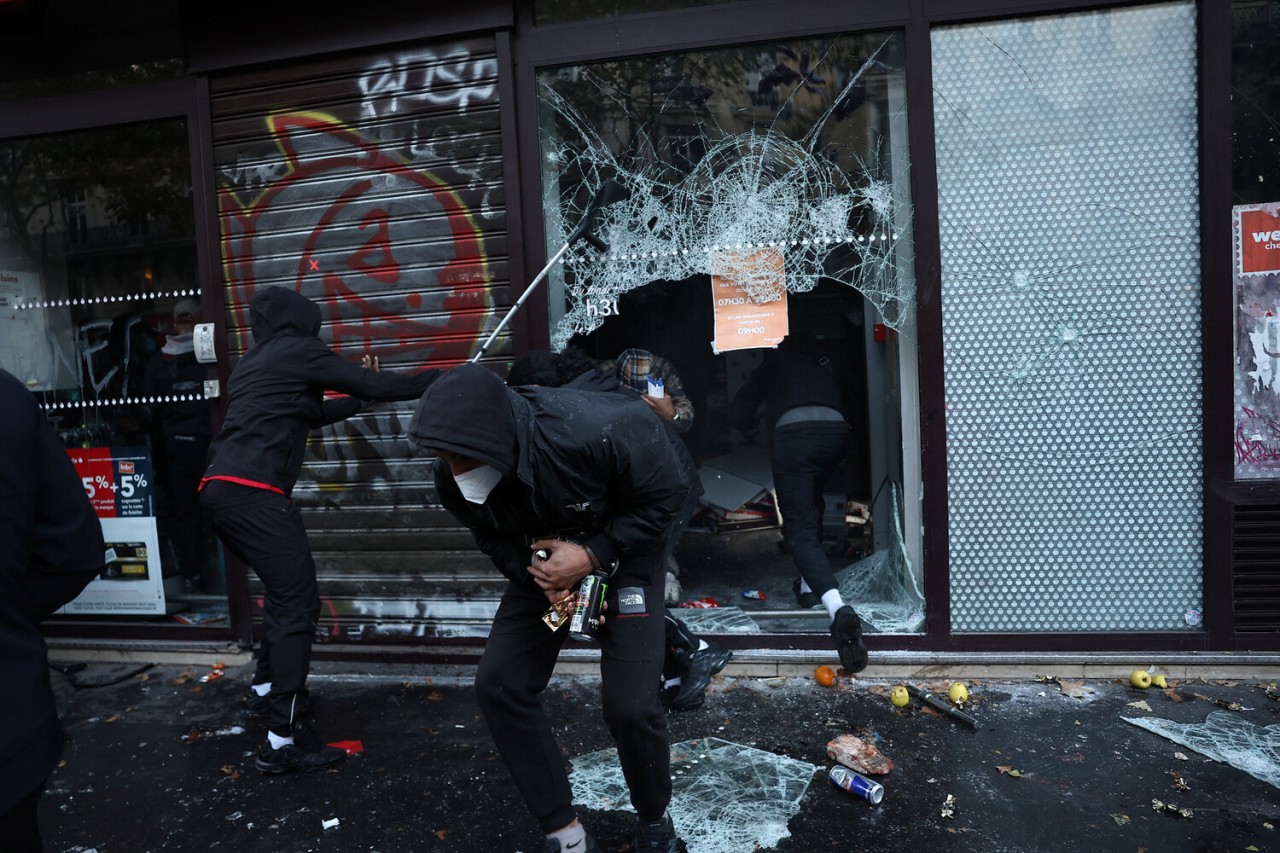Etirazçılar "Parisi partladır" - FOTOLAR