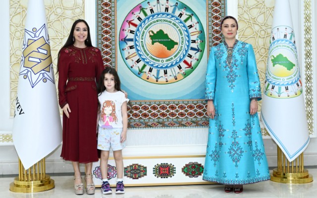 Leyla Əliyeva Oğulcahan Atabayeva ilə görüşdü - FOTOLAR