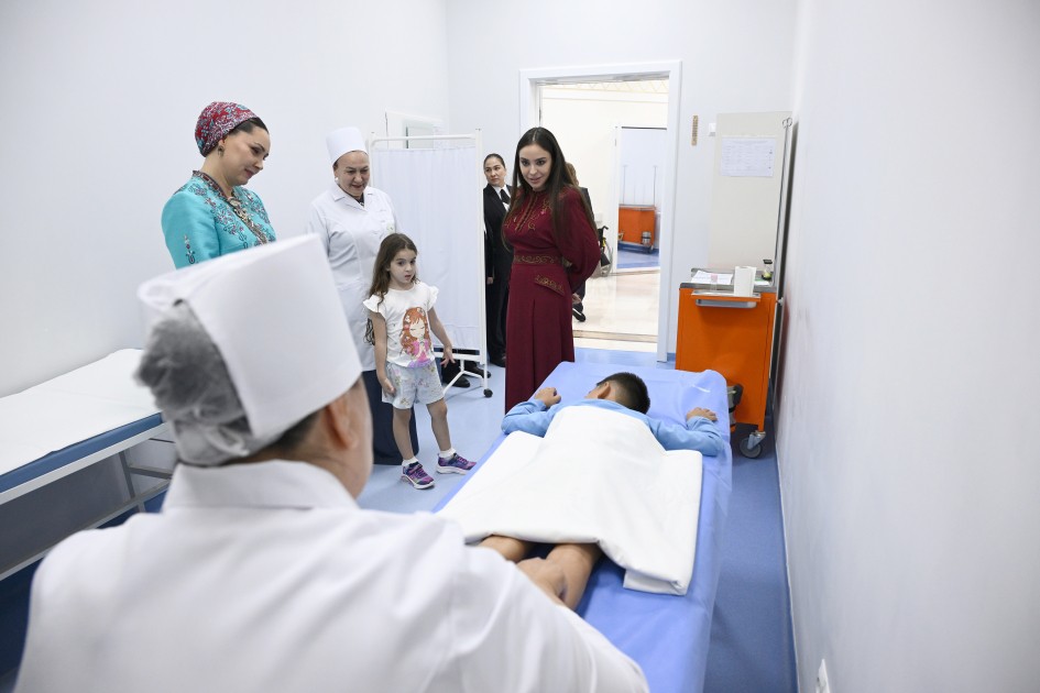 Leyla Əliyeva Arkadağda reabilitasiya mərkəzində - FOTOLAR