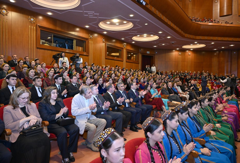Türkmənistan Dövlət Simfonik Orkestrinin konserti oldu - FOTOLAR