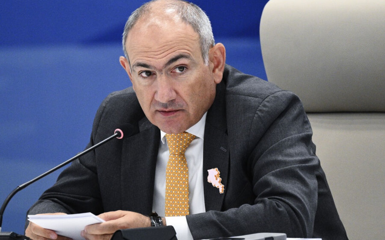 Paşinyan Japarovu Qazaxıstan prezidenti adlandırdığına görə məmuru işdən qovdu