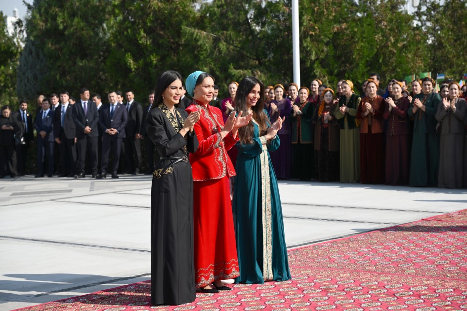 Aşqabadda MAMA “Ana təbiət” beynəlxalq incəsənət sərgisi açıldı - FOTOLAR