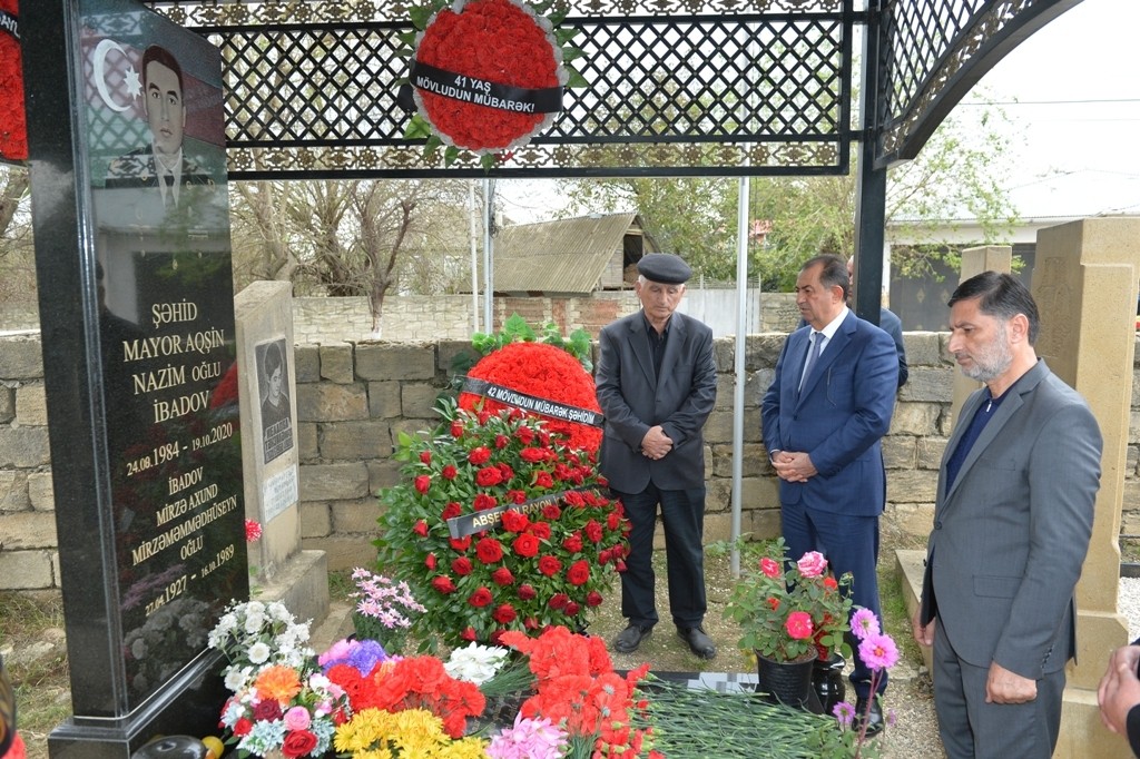 Taleh Qaraşov şəhidlərin məzarını ziyarət edib - FOTOLAR