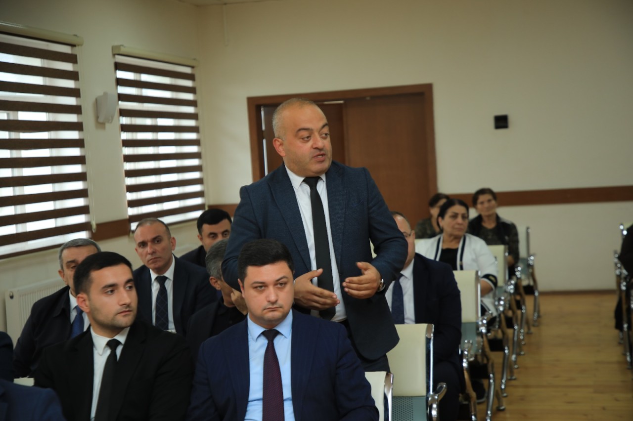 Niyazi Bayramov sakinlərin müraciətlərinin həlli ilə bağlı tapşırıqlar verdi - FOTOLAR