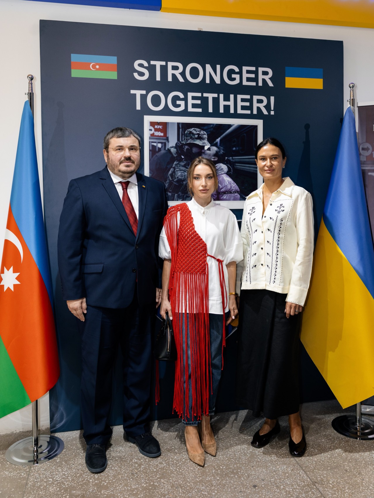 Alyona Əliyeva ukraynalı uşaqlarla İçərişəhəri gəzdi - FOTOLAR