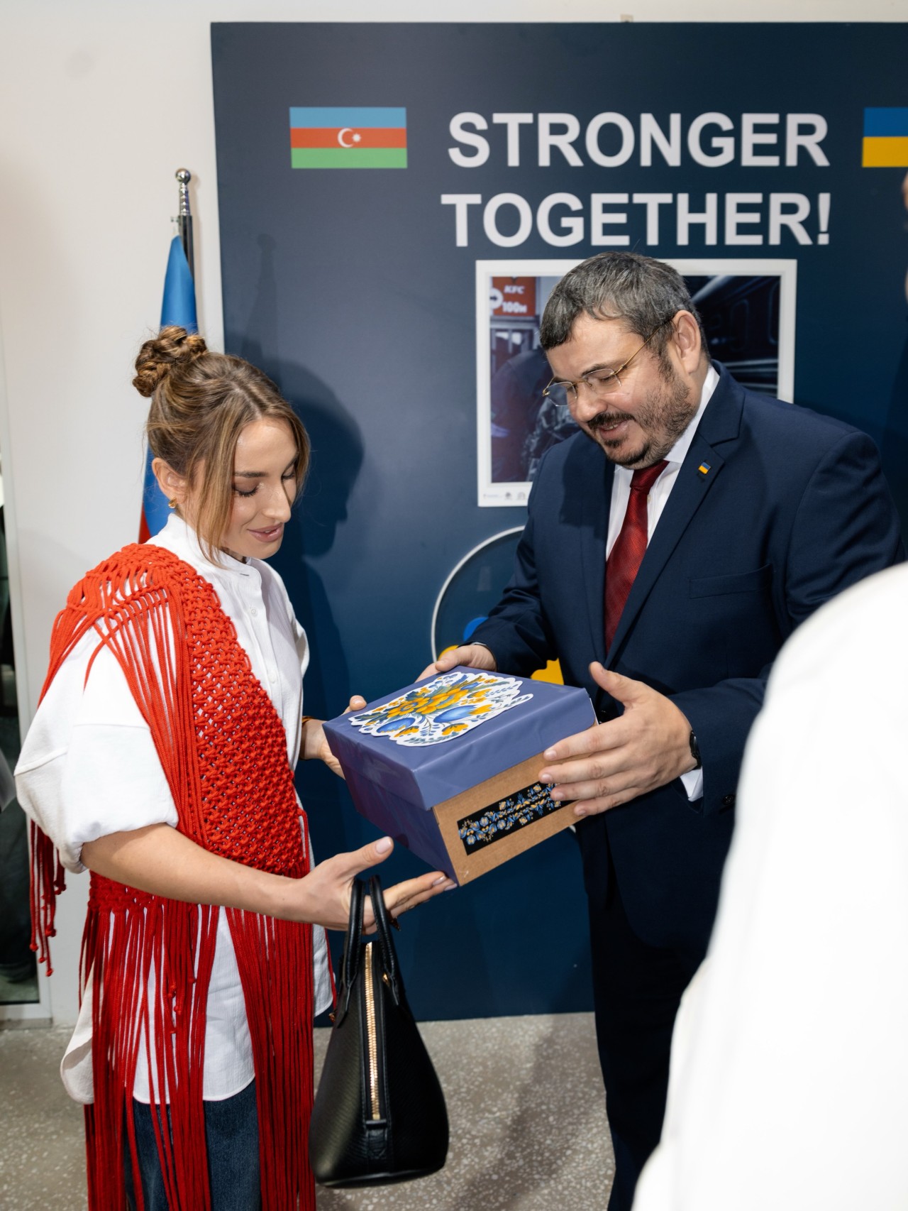 Alyona Əliyeva ukraynalı uşaqlarla İçərişəhəri gəzdi - FOTOLAR