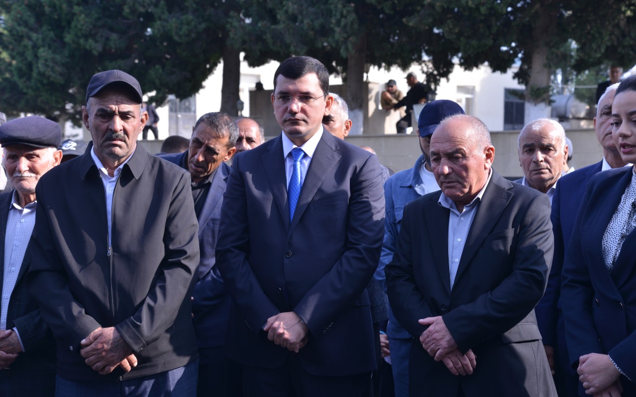 Qaradağın icra başçısı şəhidin anım mərasimində iştirak edib - FOTOLAR