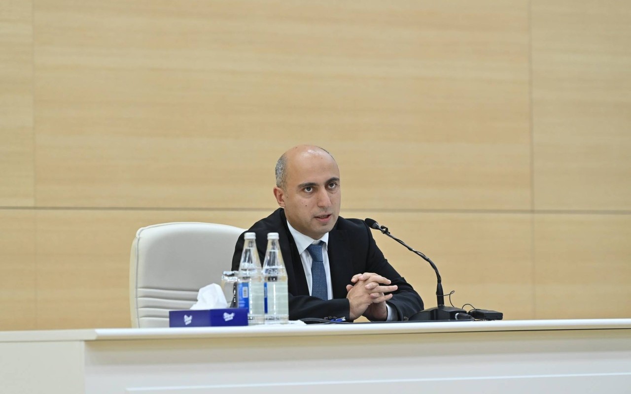 "Təhsilli qız gələcəkdə təhsilli ana deməkdir" - Emin Əmrullayev