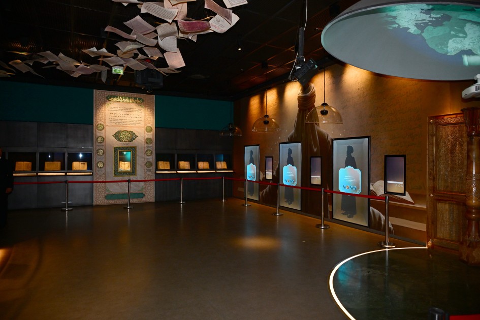 Leyla Əliyeva Səmərqənddə sərgi və memorial komplekslə tanış oldu - FOTOLAR