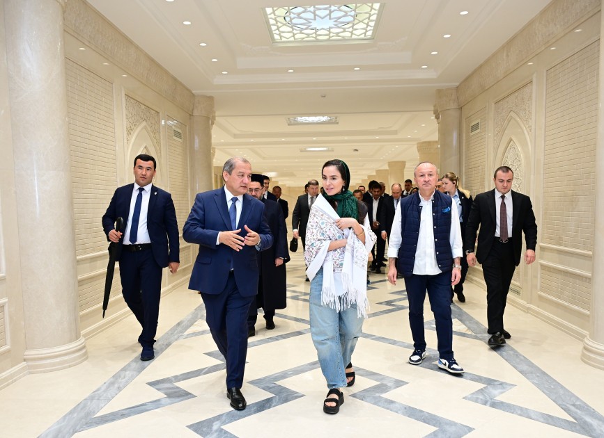 Leyla Əliyeva Səmərqənddə sərgi və memorial komplekslə tanış oldu - FOTOLAR