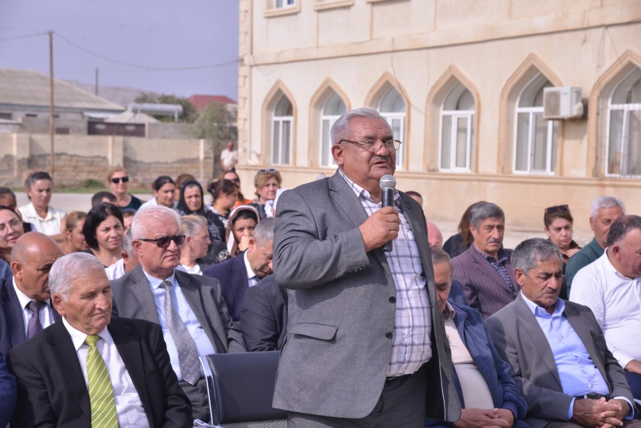 Natiq Əliyev Putada sakinlərin problemlərini dinlədi - FOTOLAR