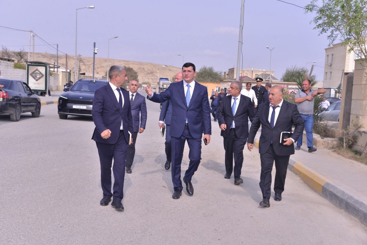 Natiq Əliyev Putada sakinlərin problemlərini dinlədi - FOTOLAR