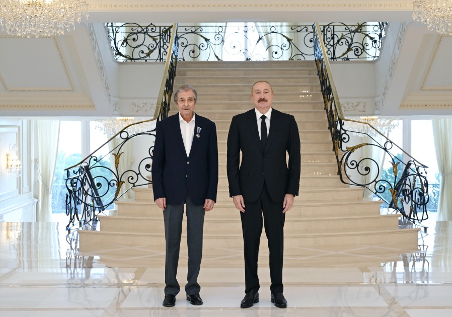 Prezident Fərhad Xəlilova “İstiqlal” ordenini təqdim etdi - FOTOLAR