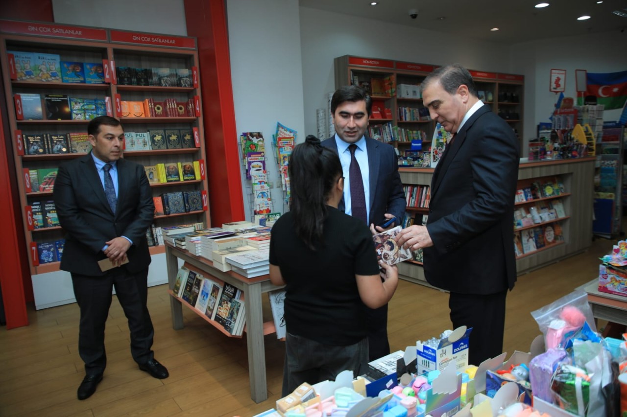 Niyazi Bayramov şəhid ailələri ilə birgə “44” filmini izləyib - FOTOLAR