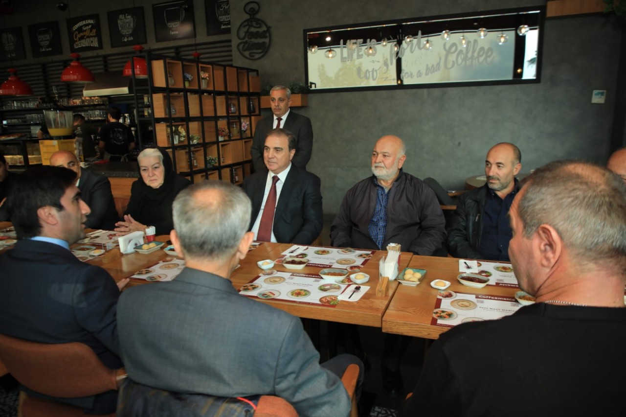 Niyazi Bayramov şəhid ailələri ilə birgə “44” filmini izləyib - FOTOLAR