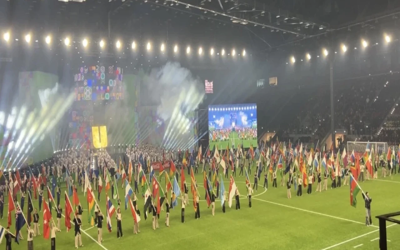 Bakıda FIFA U-15 dünya çempionatı start götürüb - YENİLƏNİB