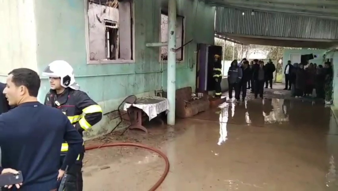 Salyanda fərdi yaşayış evinə ildırım düşdü - FOTOLAR