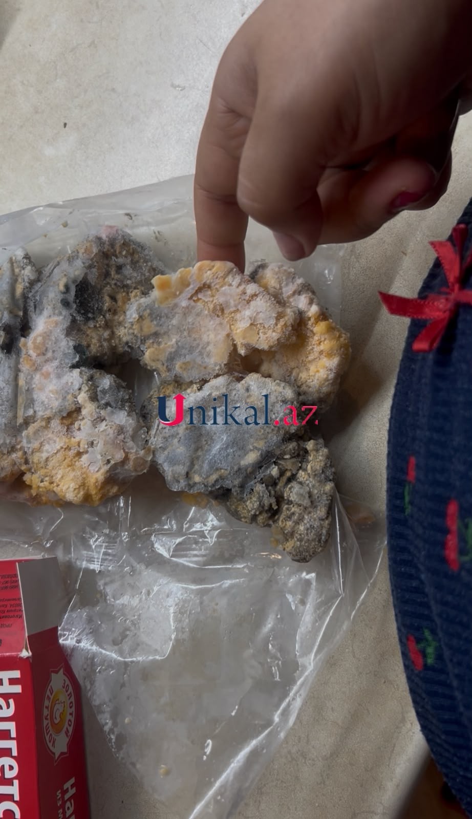 Yasamalda Bravo marketdən alınan naggets kiflənmiş vəziyyətdə çıxıb — Vətəndaş narazıdır (VİDEO + FOTO)