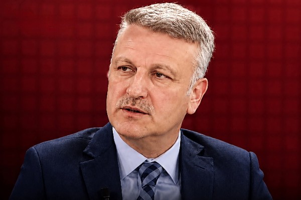 Azərbaycanla bağlı sərt açıqlamalar verən Saral vəzifəsindən kənarlaşdırıldı