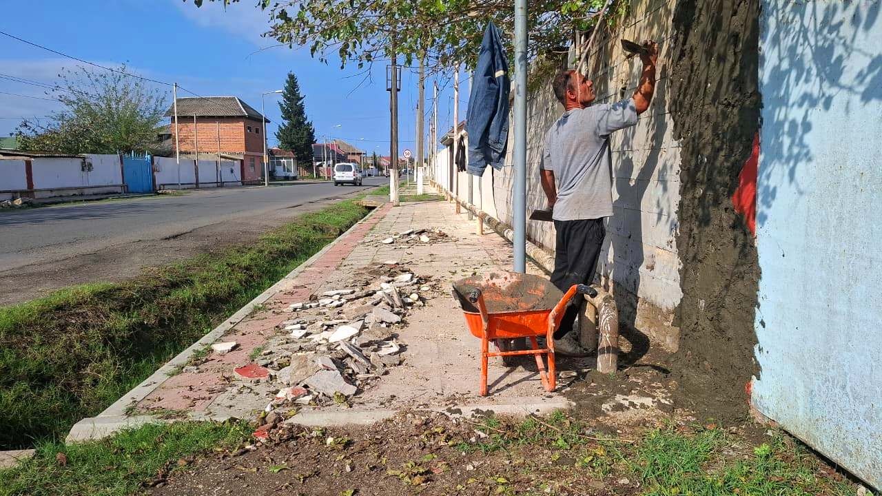 Lənkəranda prospekt və parkda təmir-bərpa işləri aparılır - FOTOLAR