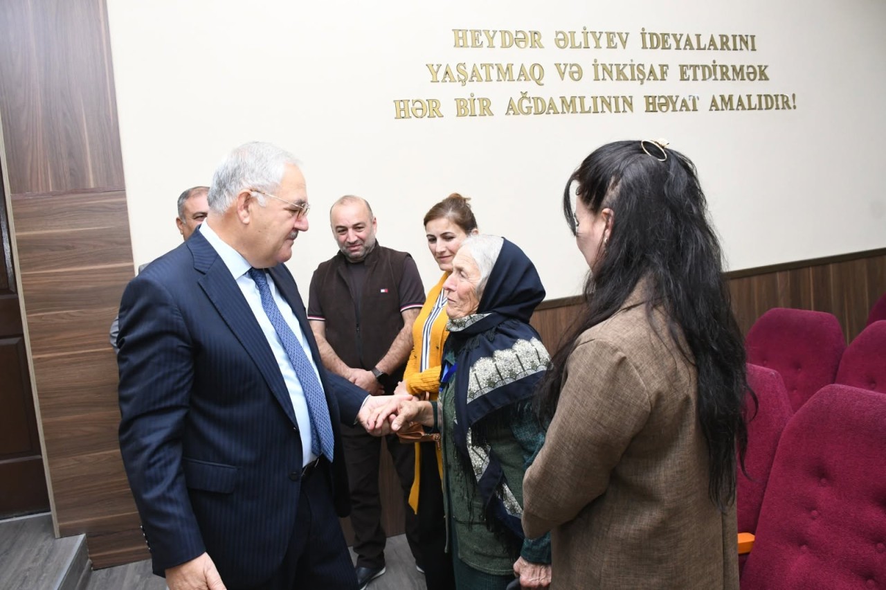 İcra başçısı Vaqif Həsənov şəhid anası ilə görüşdü - FOTO