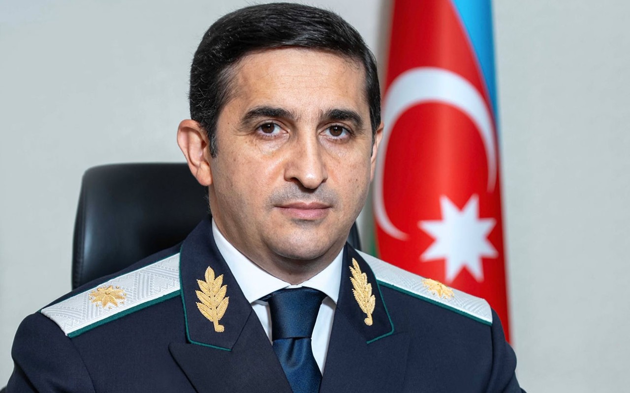 Nazir yeni rəisi kollektivə təqdim etdi