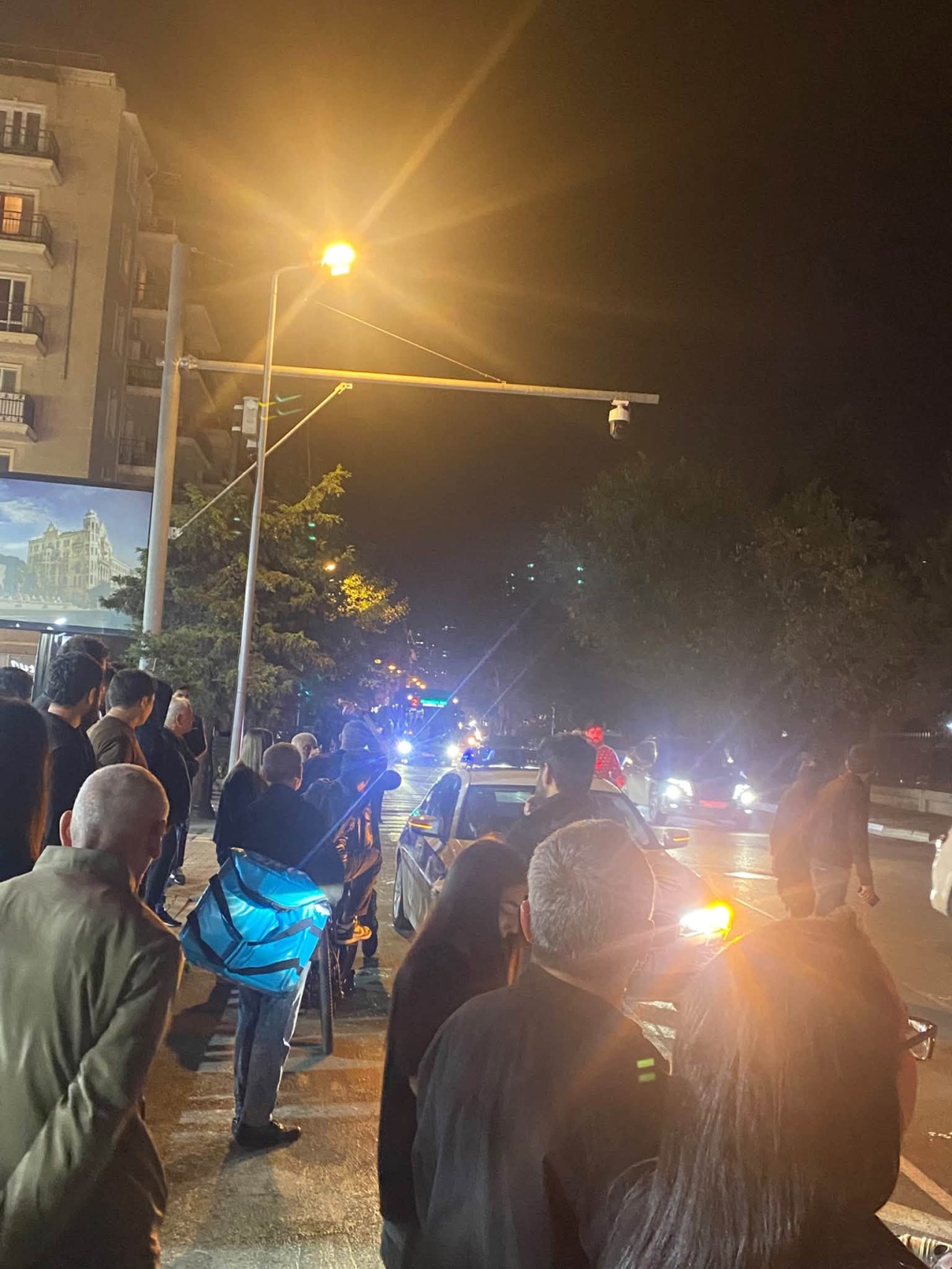 Skuter yolu keçmək istəyən qızı vurdu - FOTO