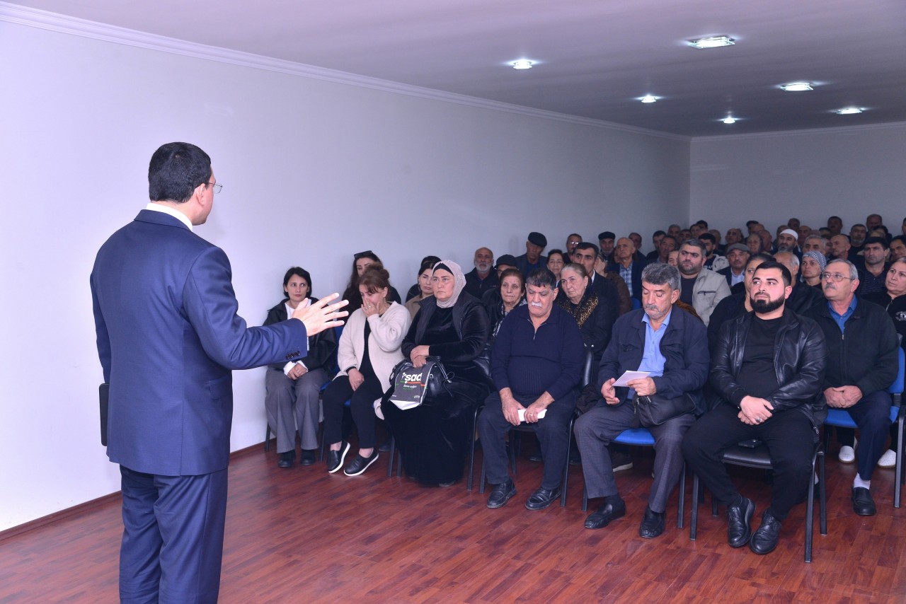 İcra başçısı Natiq Əliyev vətəndaşları qəbul etdi - FOTOLAR
