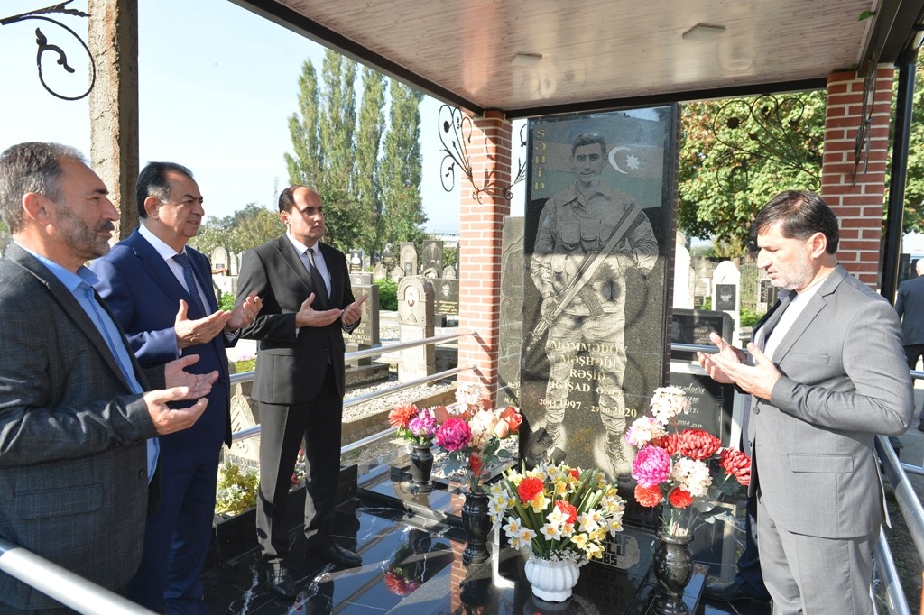 Şəhid Rəşid Məmmədovun məzarı ziyarət edilib - FOTO