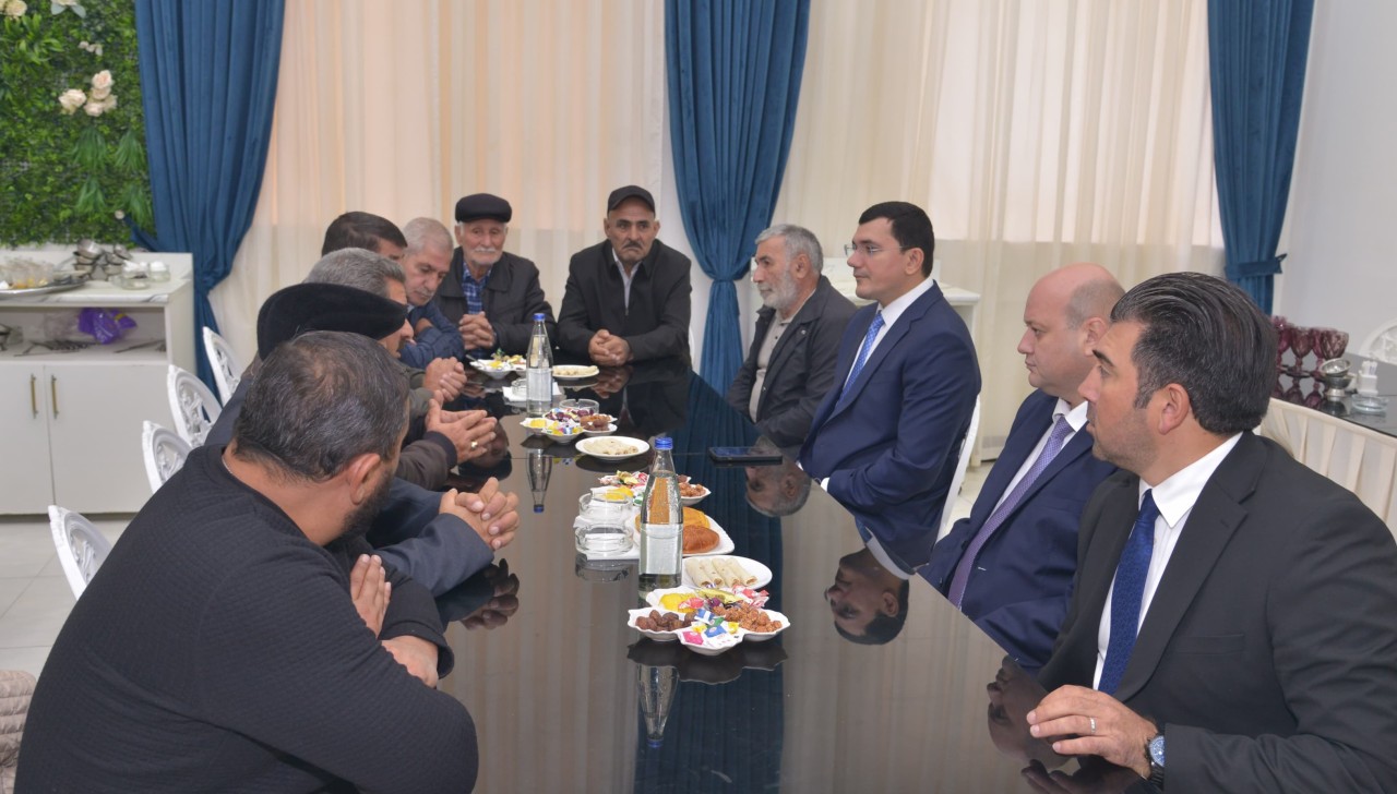 Qaradağda icra başçısı şəhidin anım mərasimində iştirak etdi - FOTOLAR