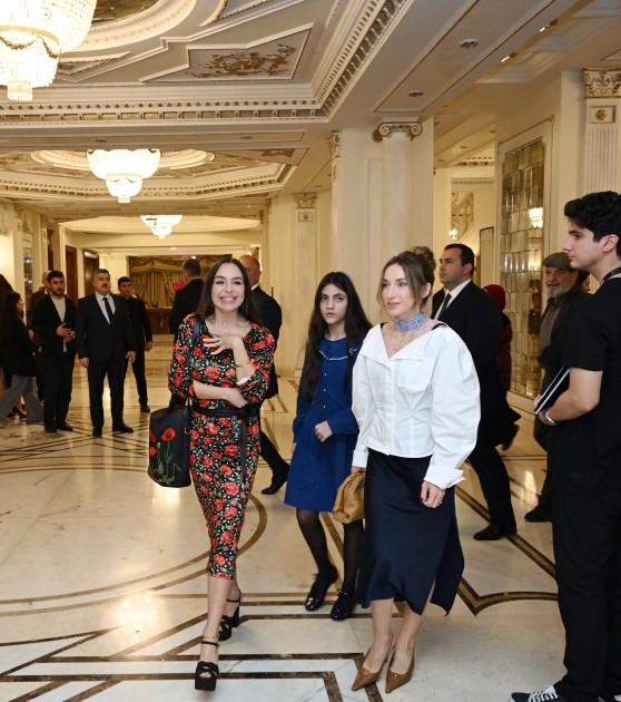 Mehriban Əliyeva və ailə üzvləri "Qağayı" tamaşasını izlədilər - FOTOLAR